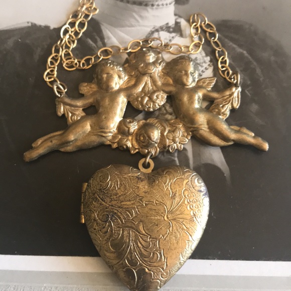 Gold tone Victorian style cherubs/heart locket on chain Downton Valentines love - Picture 2 of 6